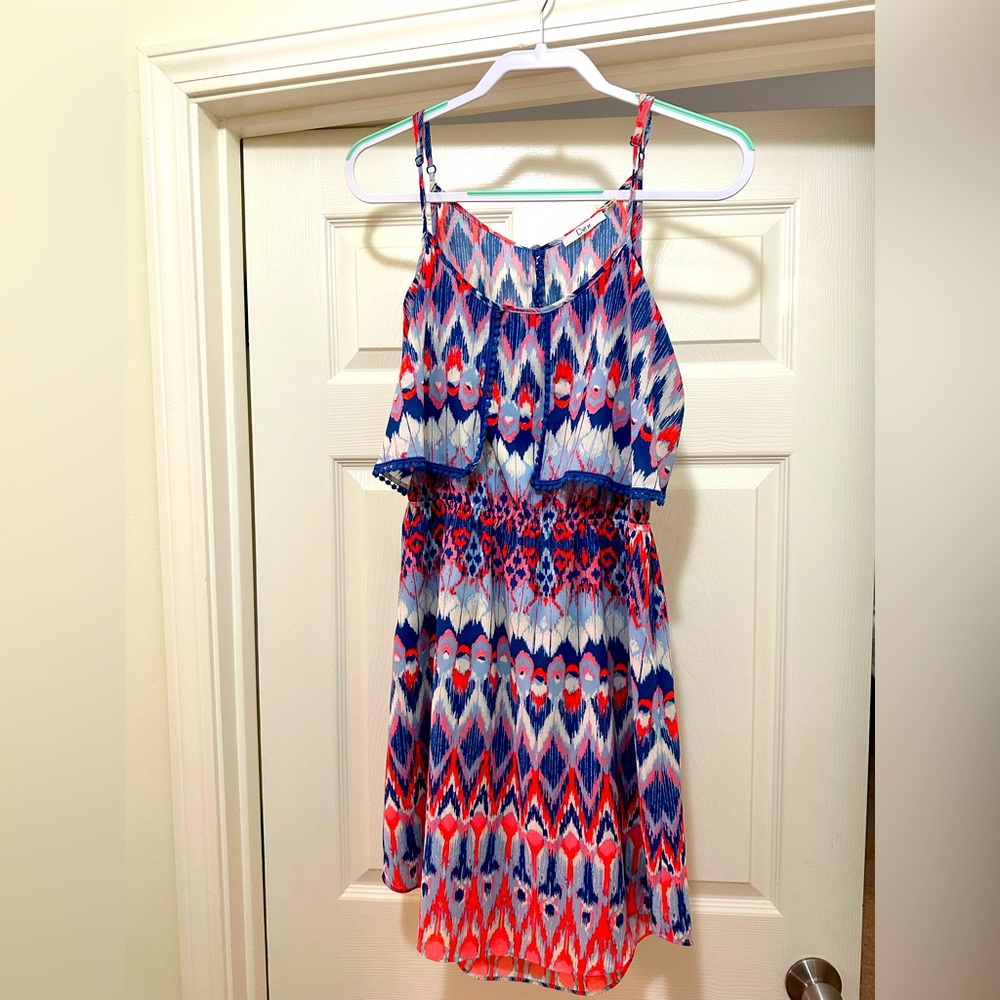 Dex dress, size medium, medium thigh length.